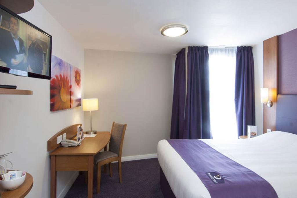 Premier Inn Camberley Oda fotoğraf