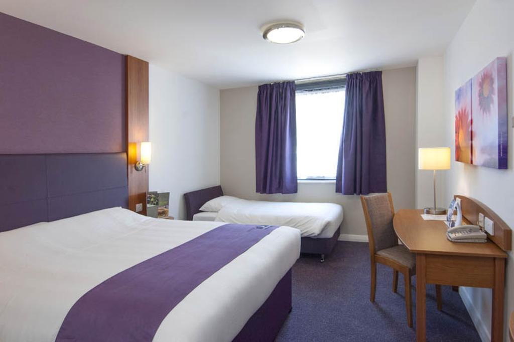 Premier Inn Camberley Oda fotoğraf