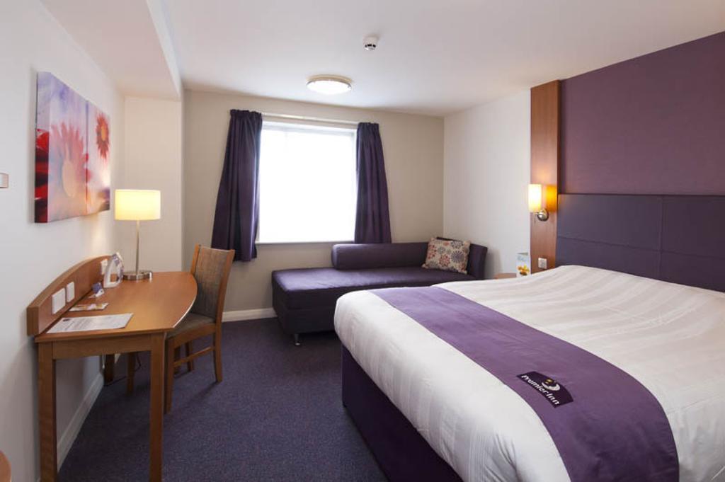 Premier Inn Camberley Dış mekan fotoğraf