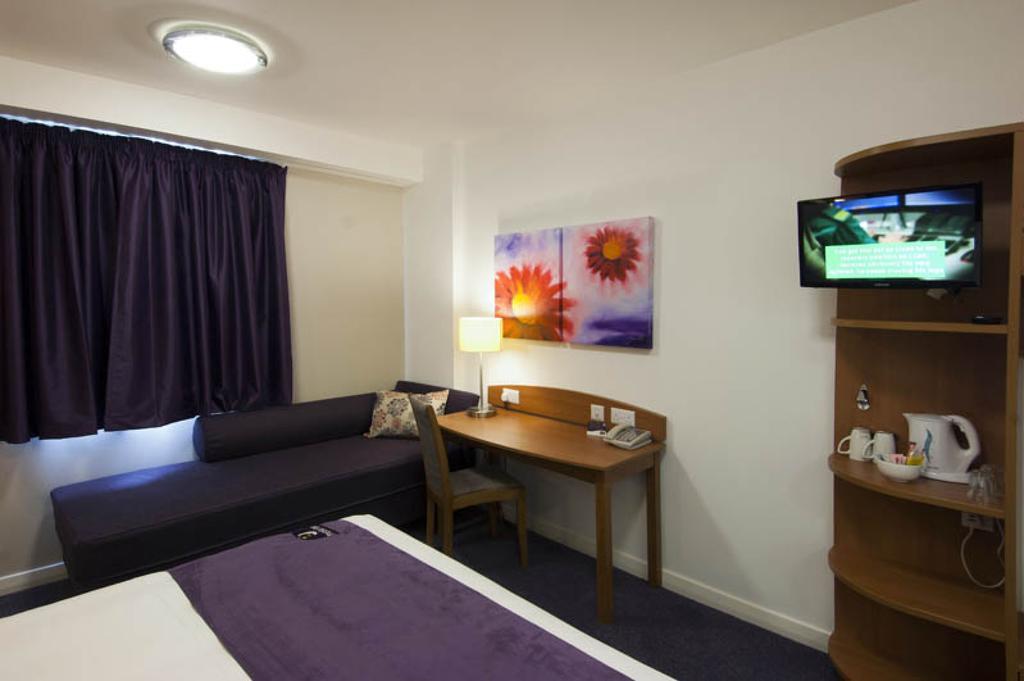 Premier Inn Camberley Dış mekan fotoğraf
