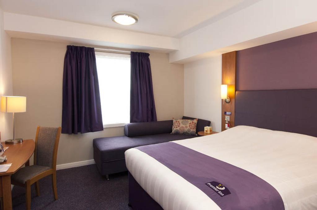 Premier Inn Camberley Oda fotoğraf