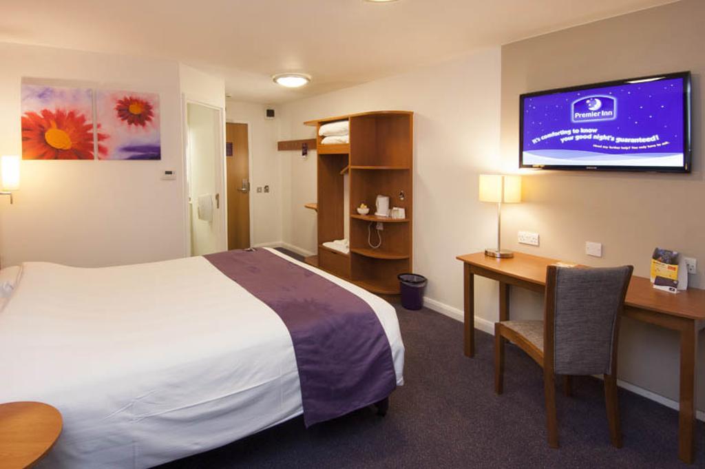 Premier Inn Camberley Dış mekan fotoğraf