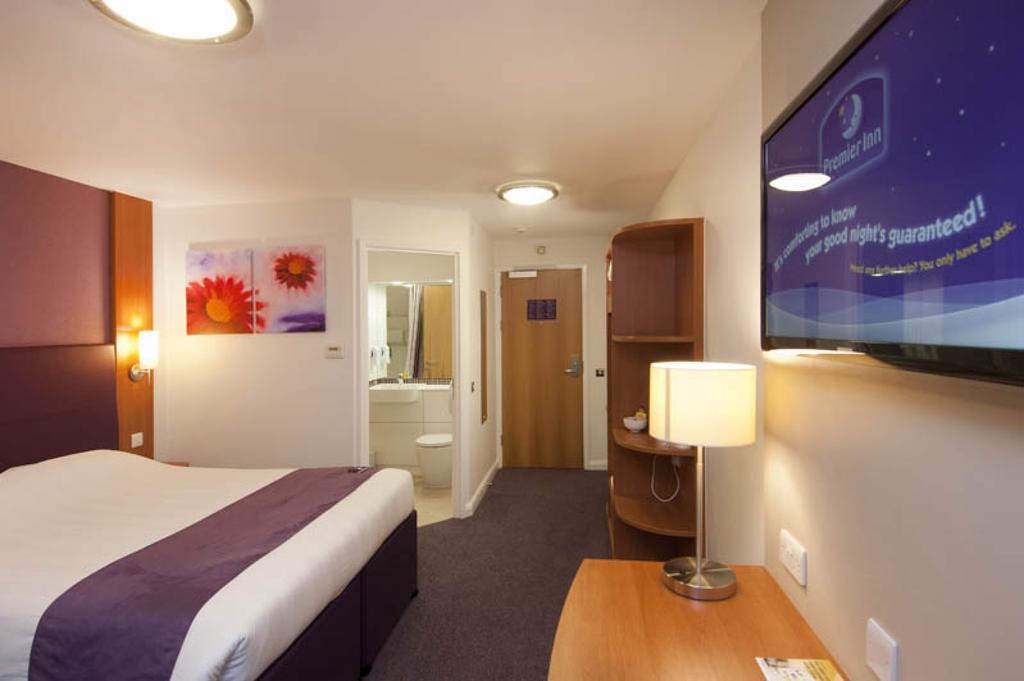 Premier Inn Camberley Dış mekan fotoğraf