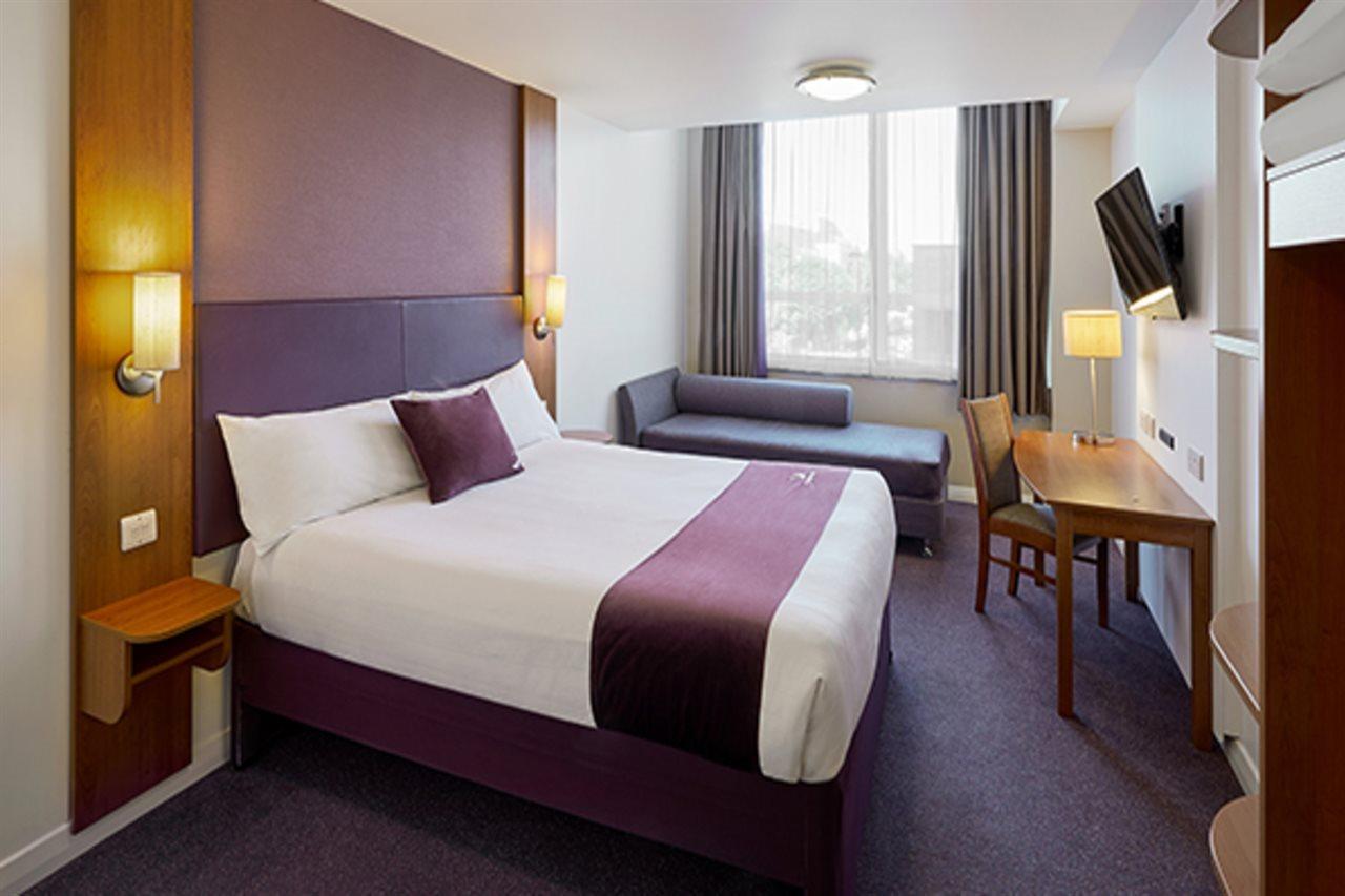 Premier Inn Camberley Dış mekan fotoğraf