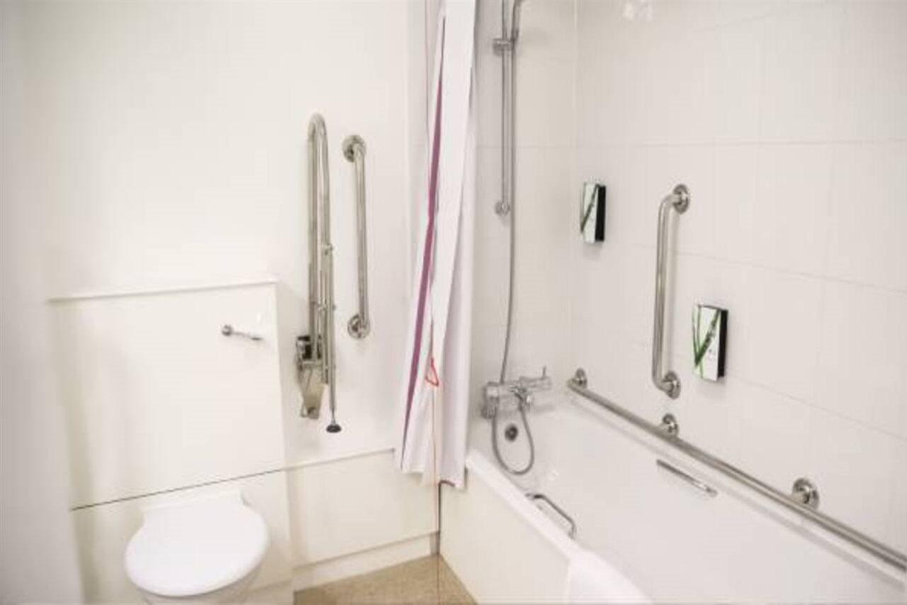 Premier Inn Camberley Dış mekan fotoğraf