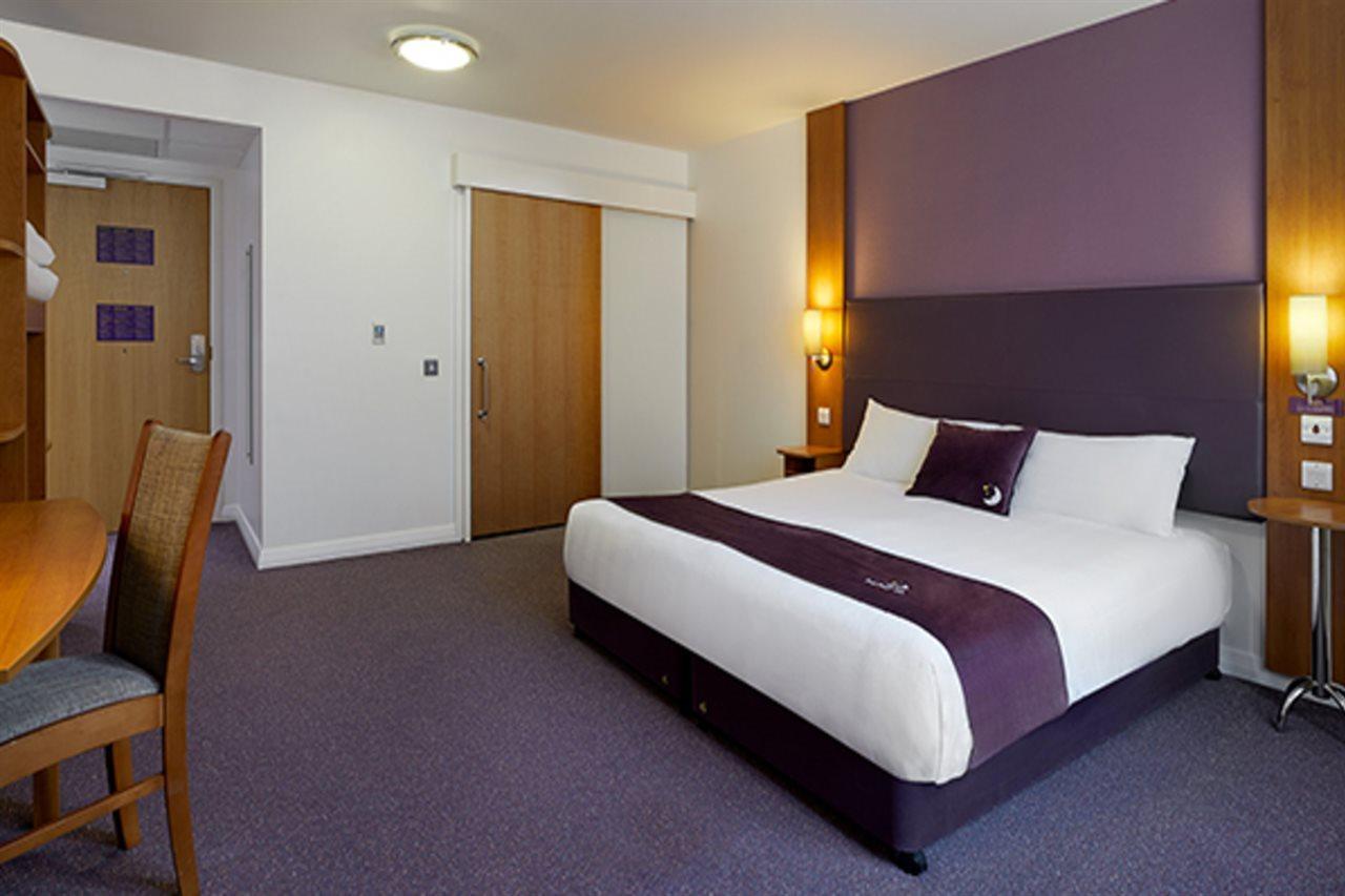 Premier Inn Camberley Dış mekan fotoğraf
