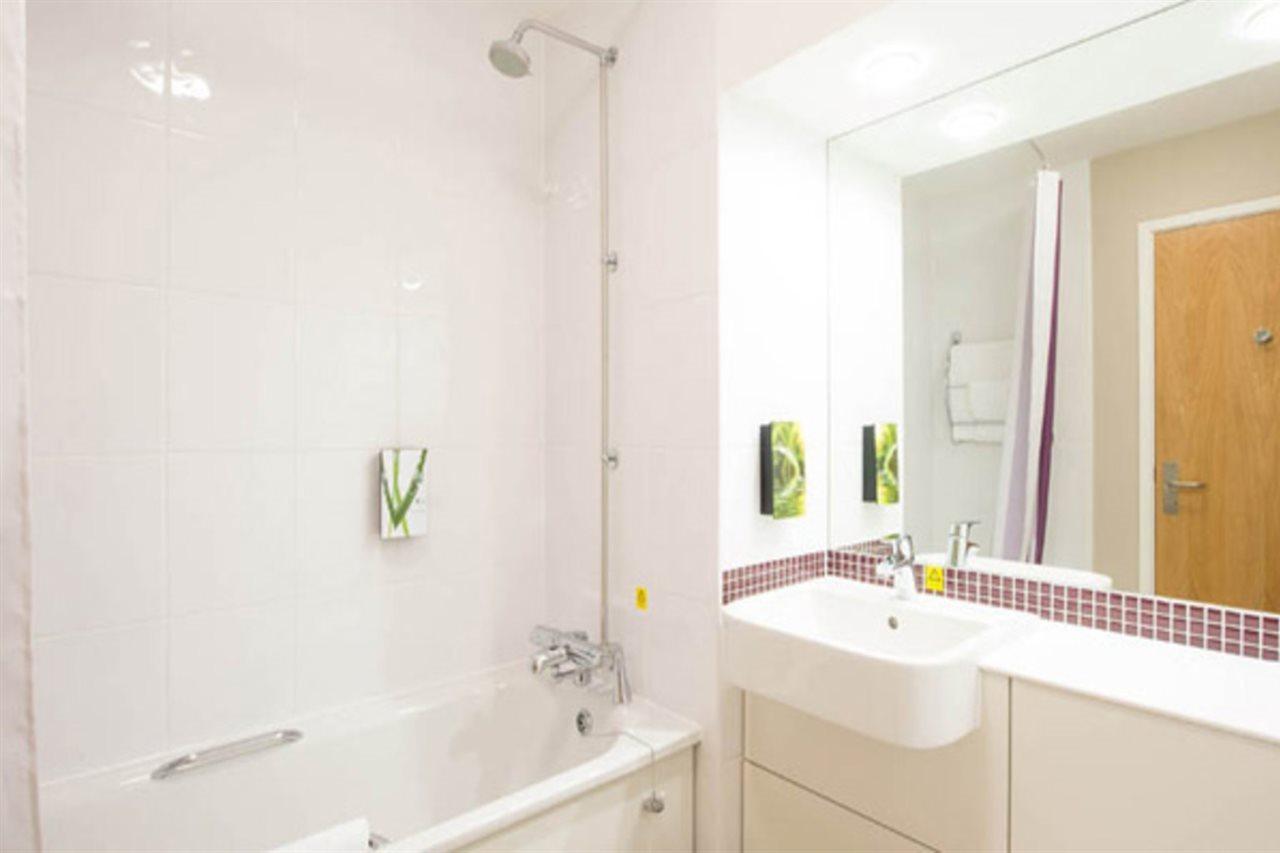 Premier Inn Camberley Dış mekan fotoğraf