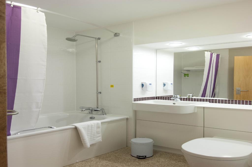Premier Inn Camberley Dış mekan fotoğraf